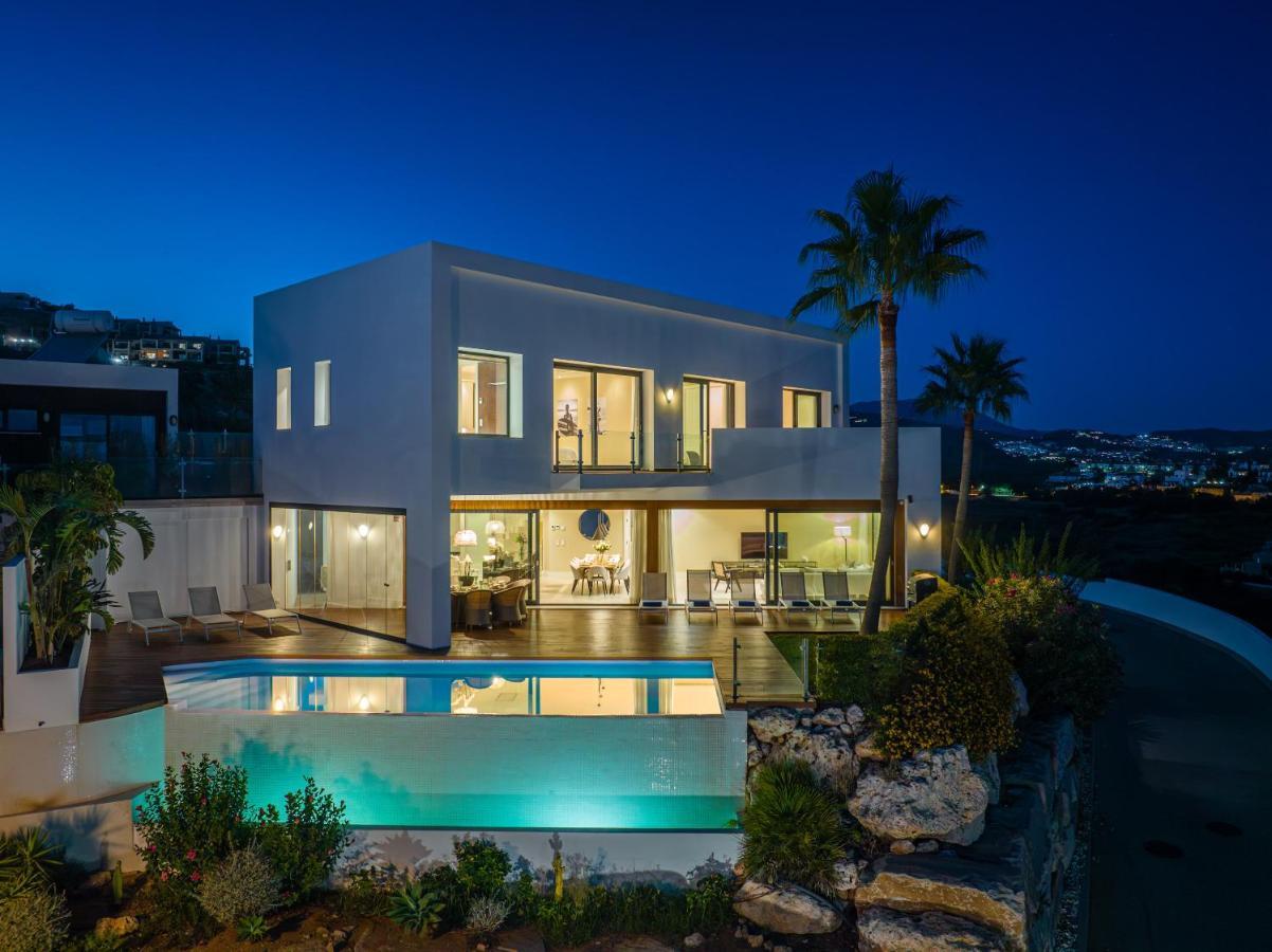 Villa Paraiso: Luxury Sea View Resort with Infinity Pool and Golf Estepona Exterior photo