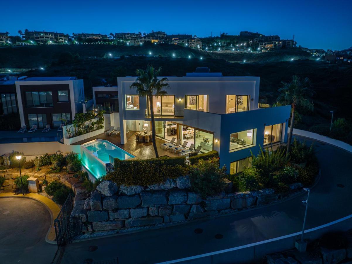 Villa Paraiso: Luxury Sea View Resort with Infinity Pool and Golf Estepona Exterior photo